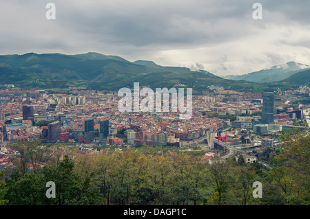Vue de la ville de Bilbao, avec un ciel de nuages Banque D'Images