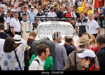 Chichester, UK. 12 juillet, 2013. La nouvelle Bentley Continental GT3 voiture de course est révélé au public pour la première fois au cours de la 1re journée de l'édition 2013 du Goodwood Festival of Speed dans le parc de Goodwood House. Credit : Action Plus Sport/Alamy Live News Banque D'Images