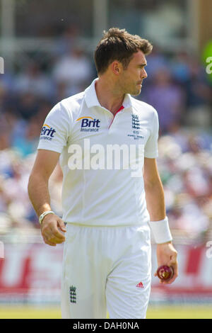 Nottingham, Royaume-Uni. Le 13 juillet, 2013. James Anderson pendant quatre jours du premier test-match Investec cendres à Trent Bridge Cricket Ground le 13 juillet 2013 à Nottingham, Angleterre. Credit : Mitchell Gunn/ESPA/Alamy Live News Banque D'Images