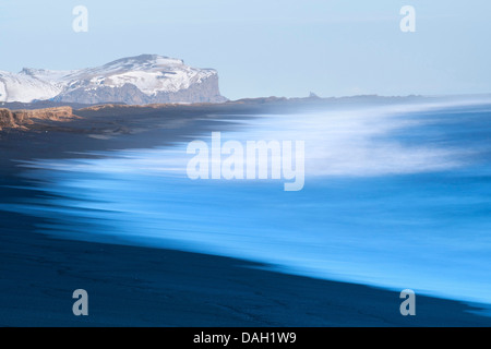 Paysages de la côte, Plage avec sable de basalte noir, l'Islande, Dyrholaey Reynisdrangar, Banque D'Images