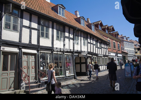 Ebeltoft DANEMARK EU visualiser jusqu'Adelgade pavées Danemark marché les mieux gardés de la ville avec 12thc préservé de l'architecture et du vieux marché de la ville de port Banque D'Images