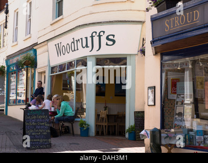 Stroud est une petite ville dans le Gloucestershire Woodruff's Vegetarian Cafe Banque D'Images