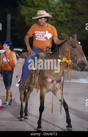 Austin, Texas, États-Unis. 12 juillet 2013. Plus de 2 000 manifestants ont rempli l'État construction Caitol à Austin, Texas, pour s'opposer à l'avortement (loi de restriction de l'image de crédit : Crédit : Sandy Carson/ZUMAPRESS.com/Alamy Live News) Banque D'Images