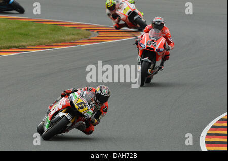 Oberlungwitz, Allemagne. 13 juillet 2013. Stefan Bradl (LCR Honda Moto GP)Andrea Dovizioso (Ducati Team) Andrea Iannone (Energy T.I.Pramac Racing) pendant les séances de qualification au circuit du Sachsenring Crédit : Gaetano Piazzolla/Alamy Live News Banque D'Images