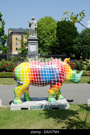 La faune Marwell apporte Go ! Les rhinocéros, une masse de classe mondiale, l'événement d'art public dans les rues et parcs de Southampton. Banque D'Images