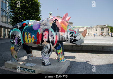 La faune Marwell apporte Go ! Les rhinocéros, une masse de classe mondiale, l'événement d'art public dans les rues et parcs de Southampton. Banque D'Images