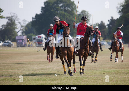 Hylands Park, Essex, Royaume-Uni. Le 13 juillet, 2013. Interlagos vs Duc au duc d'Essex Polo Grand Prix à Hylands Park, Essex, le samedi 13 juillet 2013. Credit : Charlotte Moss/Alamy Live News Banque D'Images