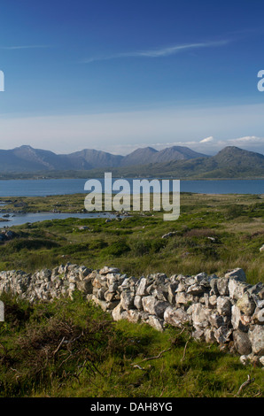 Connemara Vue sur Bertraghboy Bay vers 12 broches / Twelve Bens mountains Co Galway Irlande République d'Irlande Banque D'Images