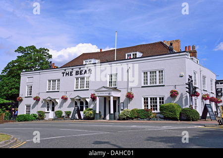 18e siècle l'ours Hotel, High Street, ESHER, Surrey, Angleterre, Royaume-Uni Banque D'Images