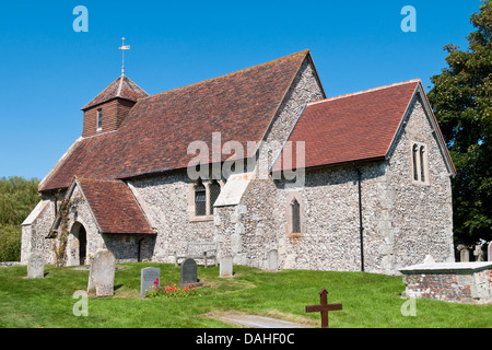 L'église St Mary Vierge Iken, Doyen de l'Est, East Sussex, Angleterre par une belle journée ensoleillée Banque D'Images