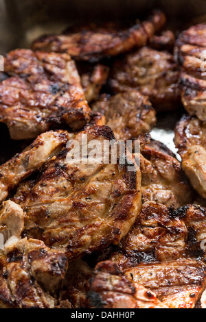 Steaks de viande jus faite au barbecue grillé Banque D'Images