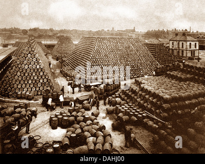 Tonnellerie de l'industrie brassicole au début des années 1900, de cour Banque D'Images