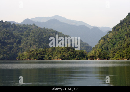 Lac de Ba Be est le plus grand lac naturel de France. Nam Mau commune, district de Bac Kan, province de Bac Kan. Vietnam nord-est Banque D'Images