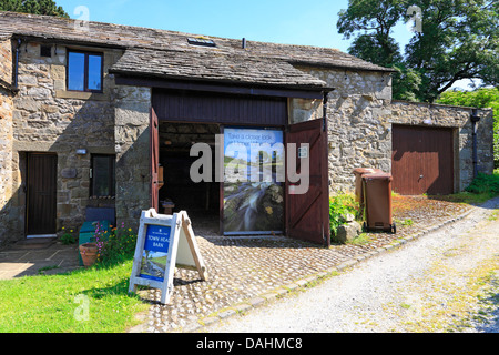 Town Head Barn National Trust visitor centre, Buckden, Wharfedale, Yorkshire du Nord, Yorkshire Dales National Park, England, UK. Banque D'Images