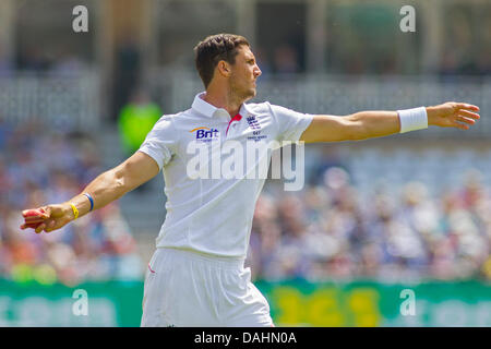 Nottingham, Royaume-Uni. 14 juillet, 2013. Steven Finn pendant cinq jours du premier test-match Investec cendres à Trent Bridge Cricket Ground le 14 juillet 2013 à Nottingham, Angleterre. Credit : Mitchell Gunn/ESPA/Alamy Live News Banque D'Images