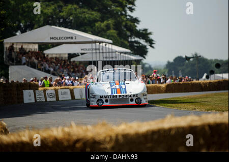 Chichester, UK. 14 juillet, 2013. Une livrée Martini Porsche en action au cours de la 3e Journée de l'édition 2013 du Goodwood Festival of Speed dans le parc de Goodwood House. Credit : Action Plus Sport/Alamy Live News Banque D'Images