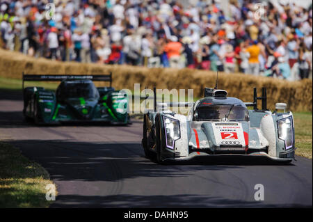 Chichester, UK. 14 juillet, 2013. 2013 La gagnante du Mans Audi R18 e-tron Quattro en action aux mains d'Alan McNish durant la journée 3 de la 2013 Goodwood Festival of Speed dans le parc de Goodwood House. Credit : Action Plus Sport/Alamy Live News Banque D'Images