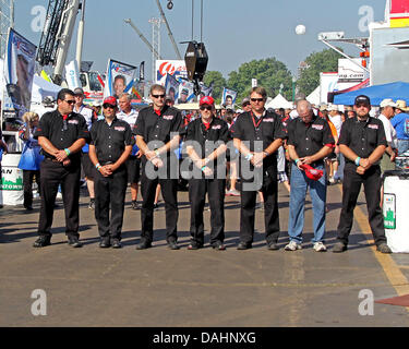 Detroit, MI, USA. 14 juillet, 2013. L'équipe de course du camionnage Graham pause lors des cérémonies d'ouverture sur la rivière Détroit le 14 juillet 2013 à Detroit, Michigan. Tom Turrill/CSM/Alamy Live News Banque D'Images