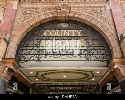 Arcade 1900 Panneau d'entrée du comté de Leeds UK Banque D'Images