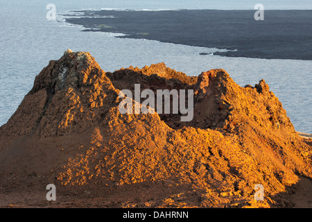 Cône de projection volcanique, cône parasite sur l'île Bartolome dans les îles Galapagos Banque D'Images