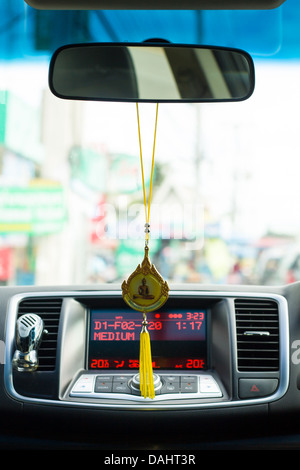 Amulette en voiture. Banque D'Images