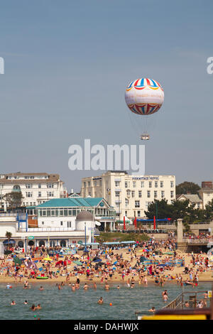 Bournemouth, Royaume-Uni 14 Juillet 2013. Rester au frais dans la chaleur étouffante à Bournemouth beach Crédit : Carolyn Jenkins/Alamy Live News Banque D'Images