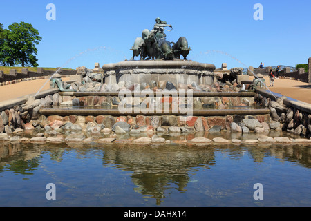 Gefionspringvandet Fontaine Gefion reflétée dans l'eau de piscine Toldbod Nordre, Copenhague, Danemark, Nouvelle-Zélande Banque D'Images