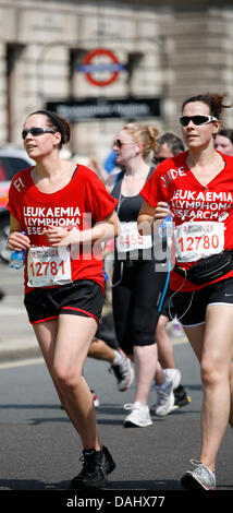 Londres, Royaume-Uni. 14 juillet, 2013. Les coureurs de UK 10km fun run. Les Britanniques 10k tournée à Londres, 13e année, environ 25 000 coureurs venus de tous les coins du monde se sont joints. Credit : SUNG KIM KUK/Alamy Live News Banque D'Images