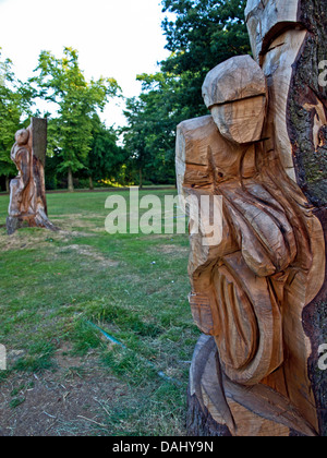 Sculptures sur arbre d'Alexandra Park, au nord de Londres, Angleterre, Royaume-Uni Banque D'Images