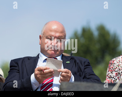 Bob Crow, secrétaire général de l'Union européenne notes reviwing RMT avant de donner la parole à des mineurs de Durham, Royaume-Uni. Gala Juillet 2013 Banque D'Images