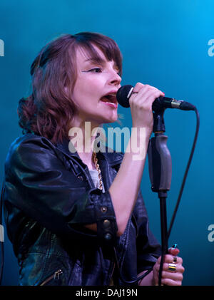 Lauren Mayberry écossais de l'électro pop band de Glasgow, Airbourne sur le stade, les transmissions à T in the Park 2013 Banque D'Images