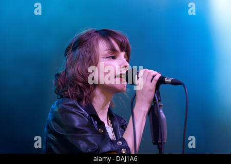 Lauren Mayberry écossais de l'électro pop band de Glasgow, Airbourne sur le stade, les transmissions à T in the Park 2013 Banque D'Images