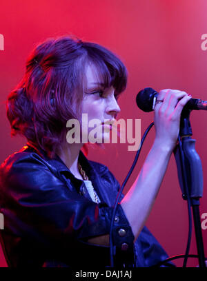 Lauren Mayberry écossais de l'électro pop band de Glasgow, Airbourne sur le stade, les transmissions à T in the Park 2013 Banque D'Images