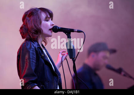 Lauren Mayberry écossais de l'électro pop band de Glasgow, Airbourne sur le stade, les transmissions à T in the Park 2013 Banque D'Images