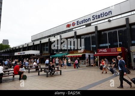Overground euston gare ferroviaire national London, England uk Banque D'Images