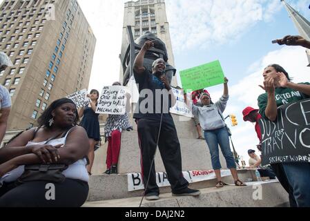 Detroit, MI, USA. 14 juillet, 2013. Les manifestants se sont rassemblés à Detroit's Grand Circus Park demande justice pour Trayvon Martin le jour d'après George Zimmerman a été jugé non coupable. Credit : Courtney Sacco/ZUMAPRESS.com/Alamy Live News Banque D'Images