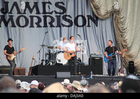 James Morrison, Magic Summer live, dimanche 14 juillet 2013, Guildford, Surrey, UK. Les actes figurant sur le deuxième jour de la fête de la musique inclus Bryan Adams, James Morrison, Squeeze, niveau 42, Kim Wilde et Charley Farley dimanche quatre. Stoke Park, Guildford, Surrey, Angleterre, Royaume-Uni. Crédit : Ian bouteille/Alamy Live News Banque D'Images