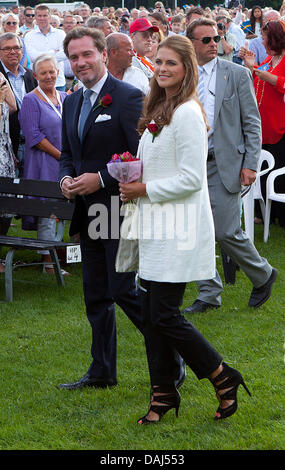 Borgholm, Suède. 14 juillet, 2013. La Princesse Madeleine de Suède et son mari Chris O'Neill au cours des célébrations de la princesse Victoria's 36e anniversaire à Borgholm, Suède, 14 juillet 2013. Photo : Albert Nieboer //dpa/Alamy Live News Banque D'Images