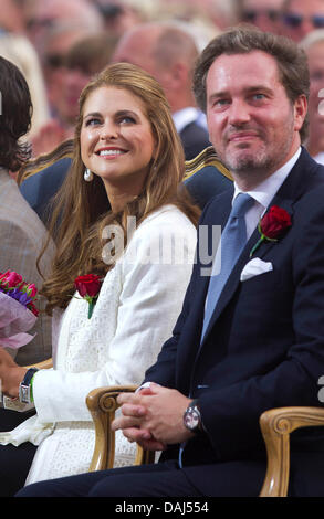 Borgholm, Suède. 14 juillet, 2013. La Princesse Madeleine de Suède et son mari Chris O'Neill au cours des célébrations de la princesse Victoria's 36e anniversaire à Borgholm, Suède, 14 juillet 2013. Photo : Albert Nieboer //dpa/Alamy Live News Banque D'Images