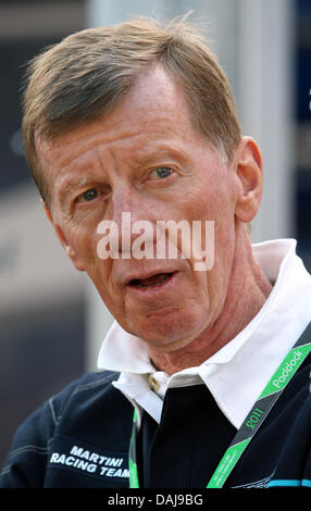 La photo montre l'ancien Champion du Monde des Rallyes, l'allemand Walter Roehrl dans le paddock du Grand Prix de Formule 1 d'Australie au circuit d'Albert Park à Melbourne, Australie, le 27 mars 2011. Photo : Jens Buettner Banque D'Images