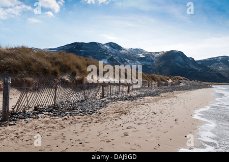 Morfa Conwy Beach au nord du Pays de Galles avec des vues vers la montagne de Conwy Banque D'Images