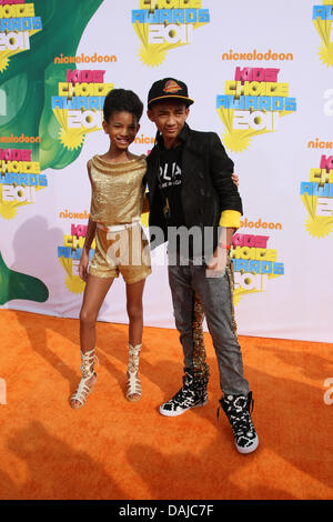 Frères et sœurs Willow (L) et Jaden Smith assister au Nickelodeon Kids' Choice Awards au Galen Center de Los Angeles, USA, 02 avril 2011. Photo : Hubert Boesl Banque D'Images