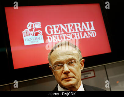 Chef de l'assurance Generali Dietmar Meister à Cologne, Allemagne 04 avril 2011. Generali Deutschland Holding a annoncé ses chiffres d'affaires pour l'année 2010. Photo : OLIVER BERG Banque D'Images