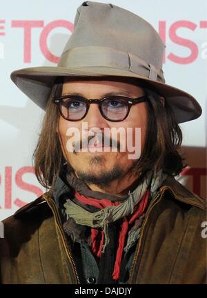 (Afp) - Une archive photo, datée du 14 décembre 2010, nous montre l'acteur Johnny Depp lors d'une projection de son nouveau film 'l'' à Berlin, Allemagne. Photo : Jens Kalaene Banque D'Images