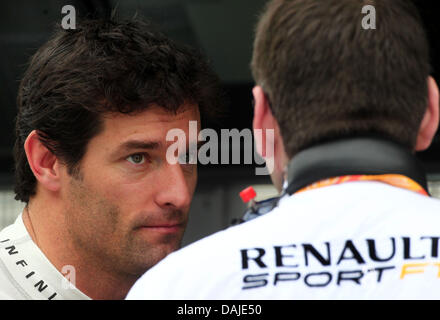 Pilote de Formule Un Australien Mark Webber de Red Bull vu au cours de la première session d'essais au circuit de Sepang, à l'extérieur de Kuala Lumpur, Malaisie, le 08 avril 2011.Le Grand Prix de Formule 1 de Malaisie aura lieu le 10 avril 2011. Photo : Jens Buettner dpa Banque D'Images