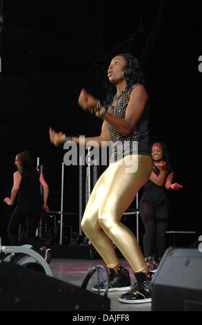 Jul 12, 2013 - Portsmouth, Virginia, États-Unis - l'actrice et le rappeur COCO JONES vivre au pavillon d'information chez Ntelos. (Crédit Image : © Jeff Moore/ZUMAPRESS.com) Banque D'Images