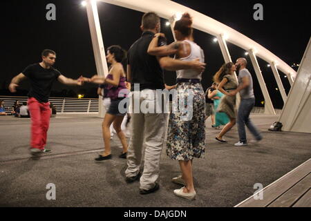 Rome, Italie. 14 juillet 2013. -La danse swing sur le pont Ponte della Musica à Rome Italie Crédit : Gari Wyn Williams / Alamy Live News Banque D'Images