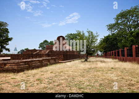 Ruines d'un temple à un site archéologique, Jain temple, Shravasti, Uttar Pradesh, Inde Banque D'Images