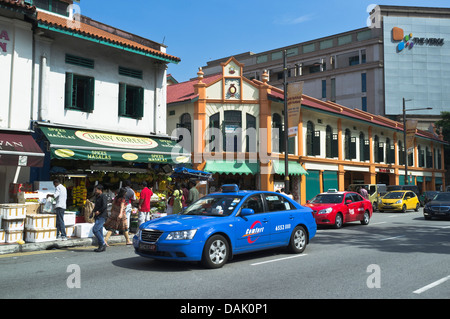 dh Street LITTLE INDIA SINGAPORE Singapore taxi les épiciers indiens font leurs courses dans les vieilles boutiques Banque D'Images