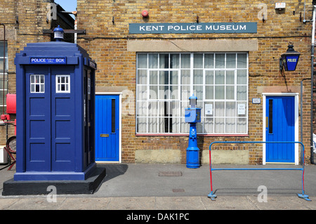 Chatham, Kent, Angleterre. Cran-gevrier. Musée de la Police de Kent. Zone de police ('Tardis') Banque D'Images